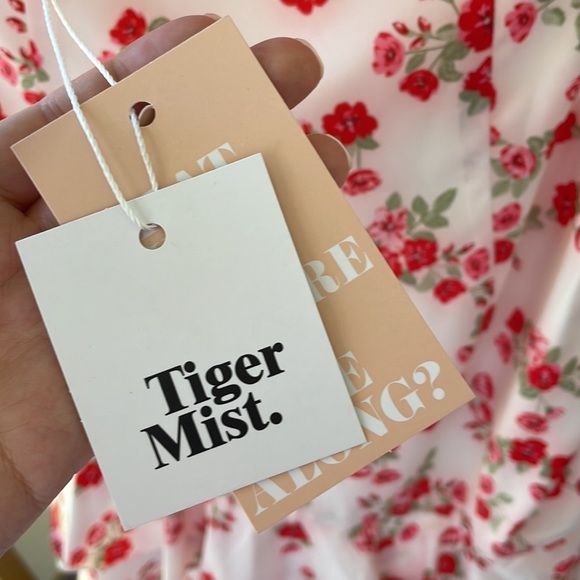 BNWT✨TIGER MIST. floral strapless mini dress - Picture 12 of 16